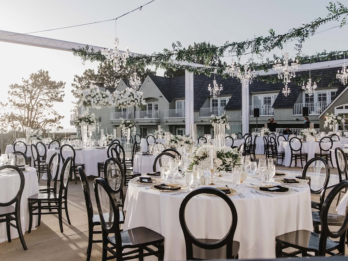 A modern classic L’Auberge Del Mar wedding for Tara and Brad in Del Mar, planned by Bliss Events.